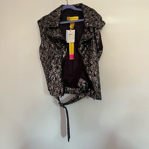 Brand new vest with tags - Picture 16 of 16